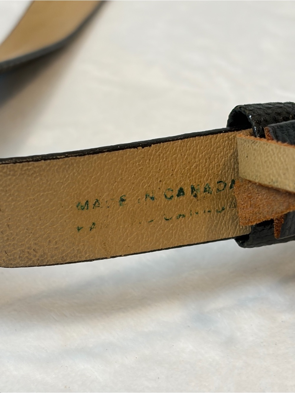 Saks Fifth Avenue Century 80s .75” lizard skin belt, Gold Shell Buckle, 23-29” - Picture 7 of 7